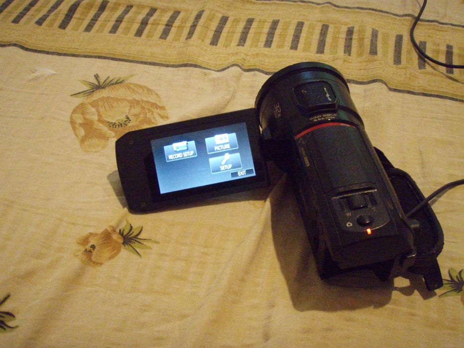 Camera video 4K Panasonic HC-VX11, cu probleme (imagine neagra)