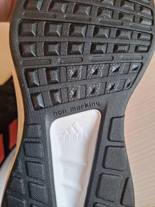 Нови маратонки адидас 28 номер