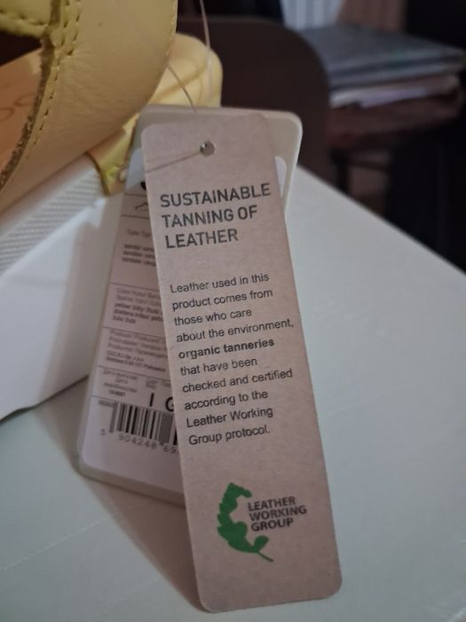 НОВИ Кожени сандали Lasocki