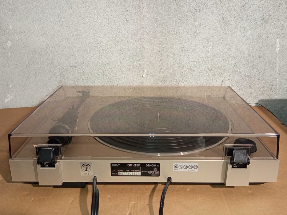 Колекционерски грамофон Denon DP-23F