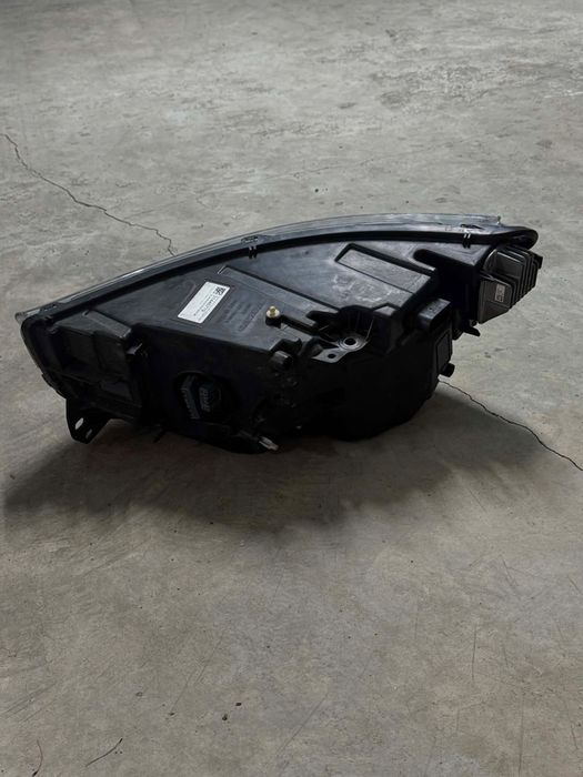 Фар за Volvo XC 40(десен)
