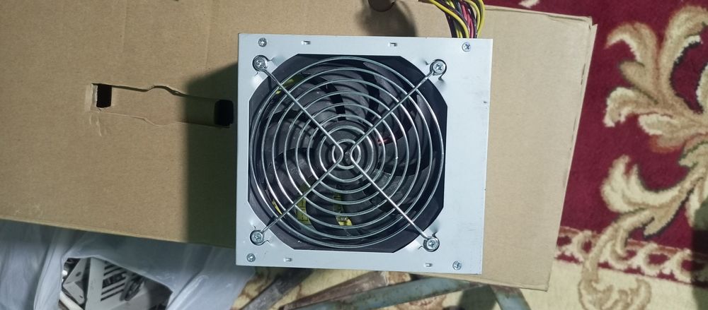 Blokpitaniya kompyuterga