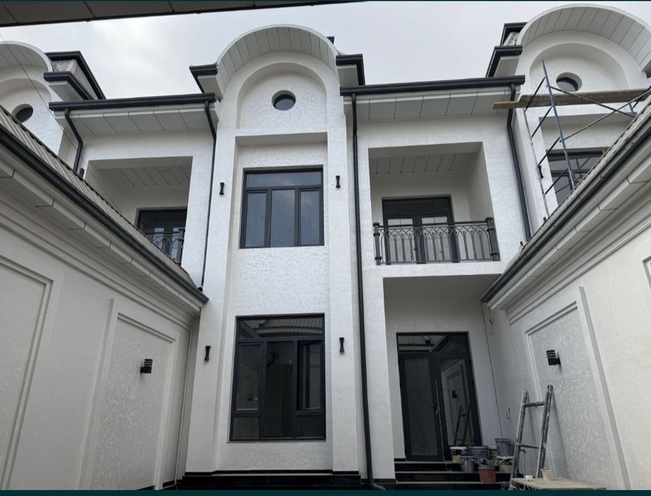 Yangi qurilgan hovli sotiladi.