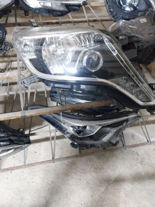Десен фар Toyota Land Cruiser  J150