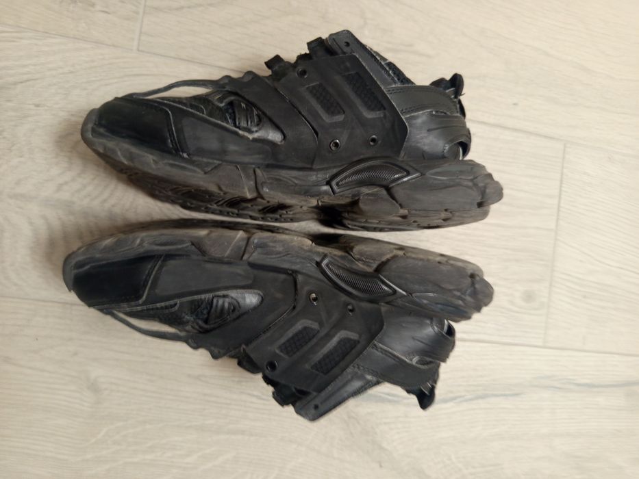 Balenciaga track 1 black