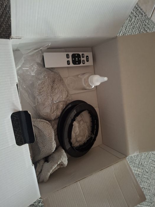 Смарт робот за почистване на прозорци