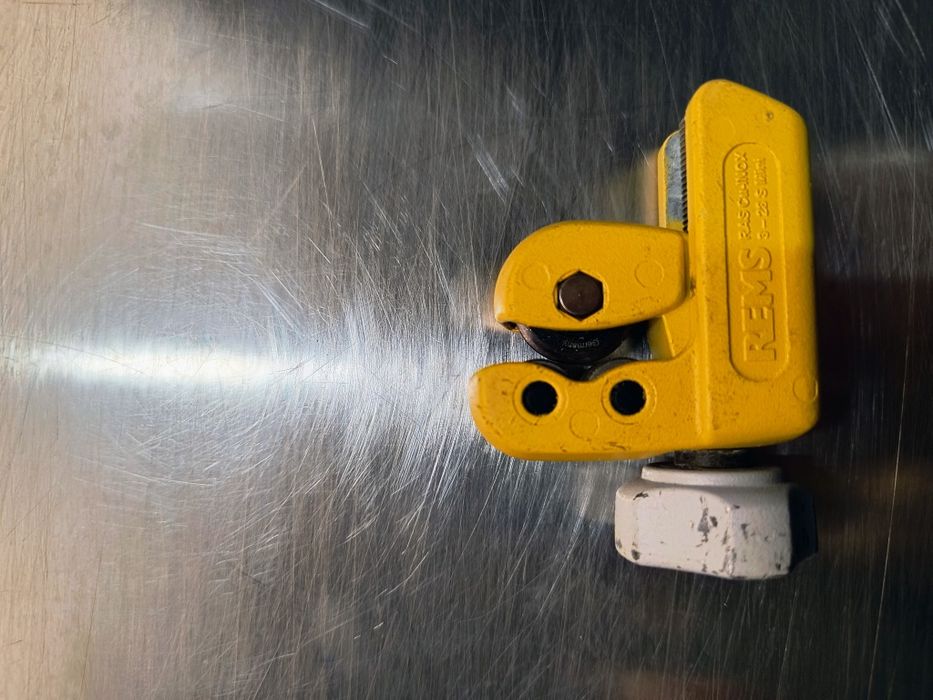 Aparatul de tăiat țeavă Mini 3-28 MM Rems