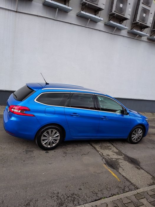Peugeot 308 Allure/ 2021/ 1.5 Blue hdi/ Euro 6 / Navi/ Line Assist/