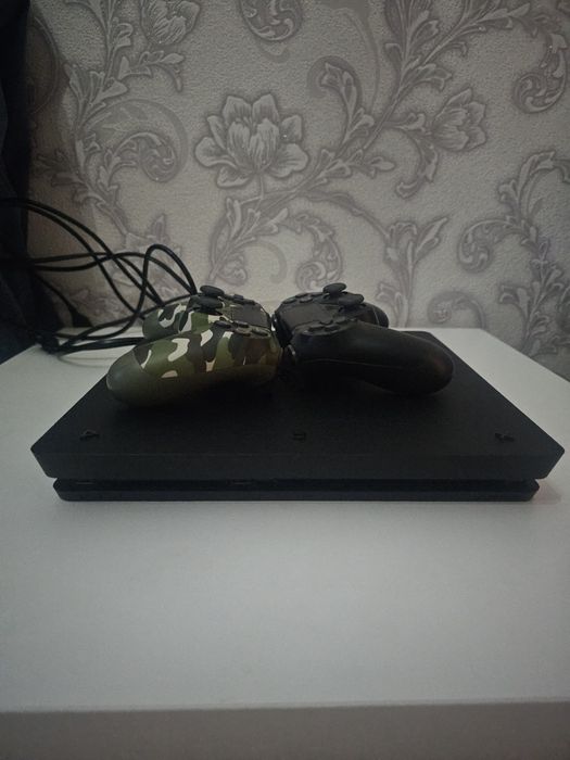 PlayStation 4 продам
