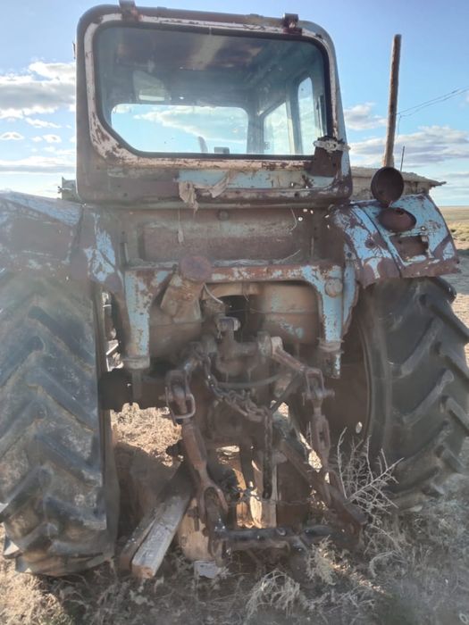 Трактор мтз80 на запчасти