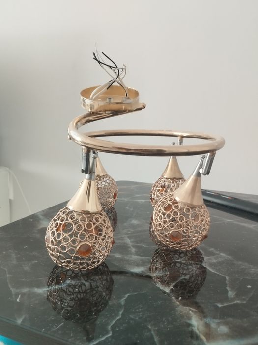 Отдам даром люстру