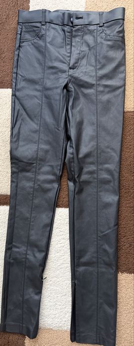 Pantaloni din piele