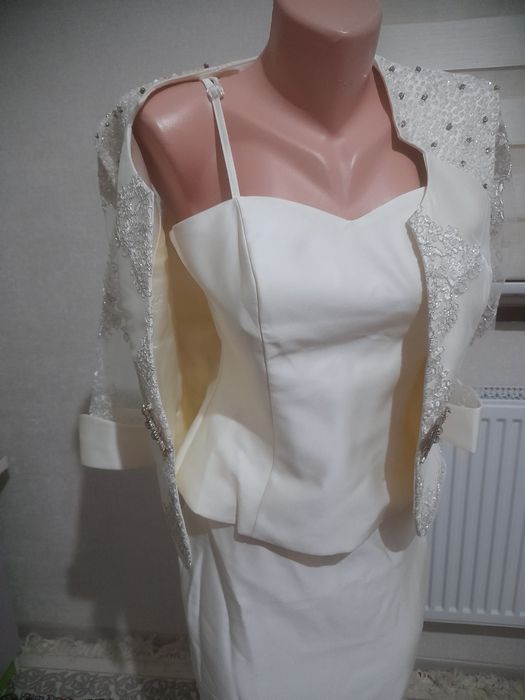 Красивая нарядная тройка