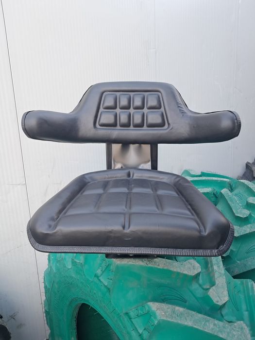 Scaun negru nou pentru tractor U-445;U-650 cu reglaj triplu si amortizor