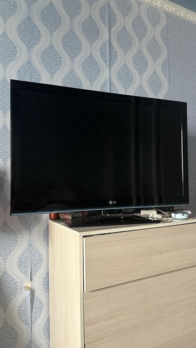 Продам телевизор LG