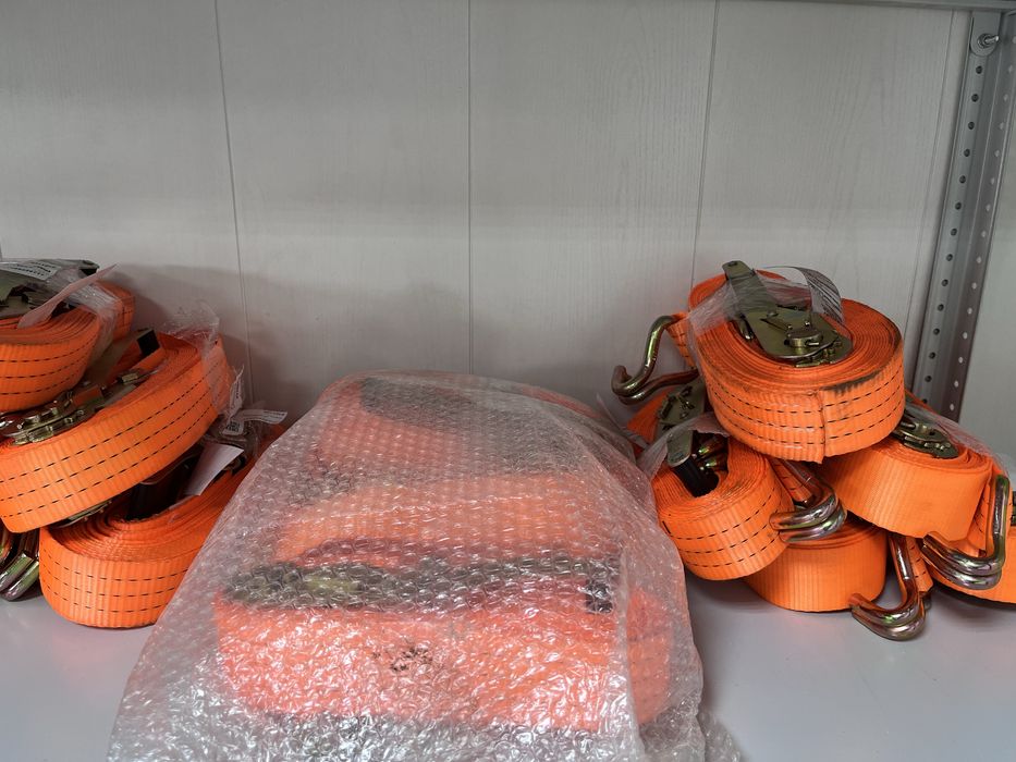 Цепь, талрепы, ремни стяжые.