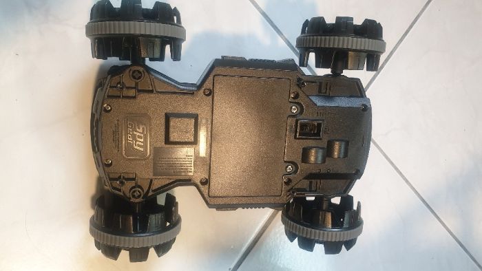 Vand masinuta radiocomanda cu camera video pe ecran telecomanda