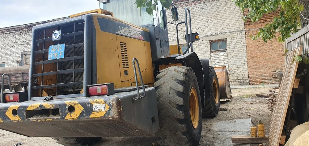 Услуга погрузчика 3х кубовый