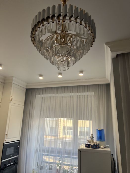 Люстры, Бра