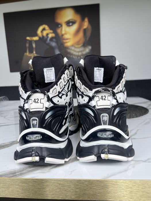 Balenciaga runner high