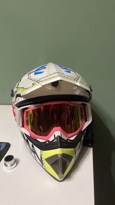 Шлем  кроссовый.