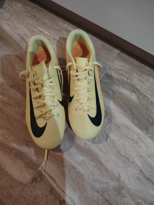 Бутони Nike номер 37, 5