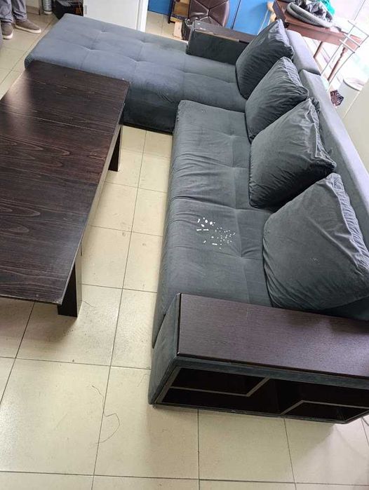 Продавам ъглов диван и разтегателна холна маса