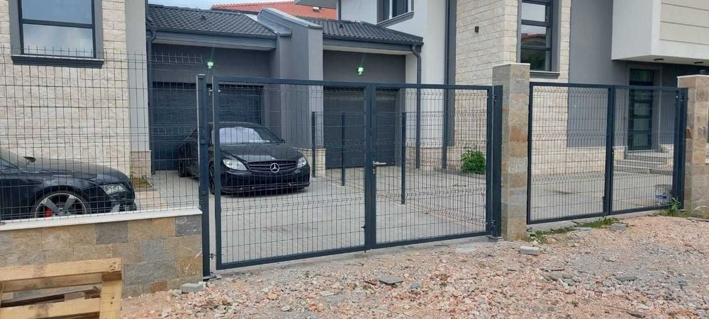 Метални оградни пана и колове. Мрежа с декорация. Ограда. ТОП оферти!