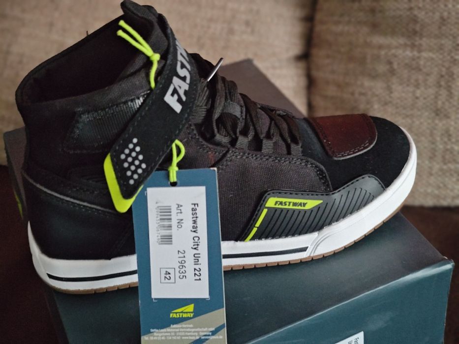 Vând adidași moto casual 38