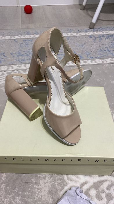 Продам женские босоножки