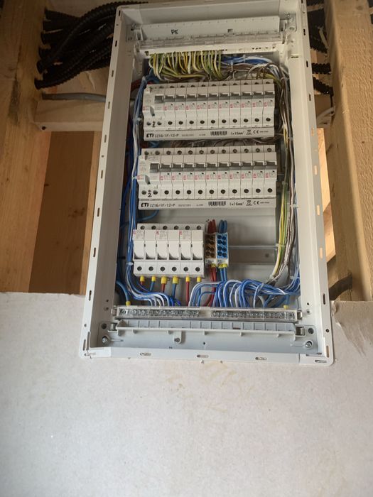 Electrician calificat.citiți descrierea pentru mai multe detalii!!!