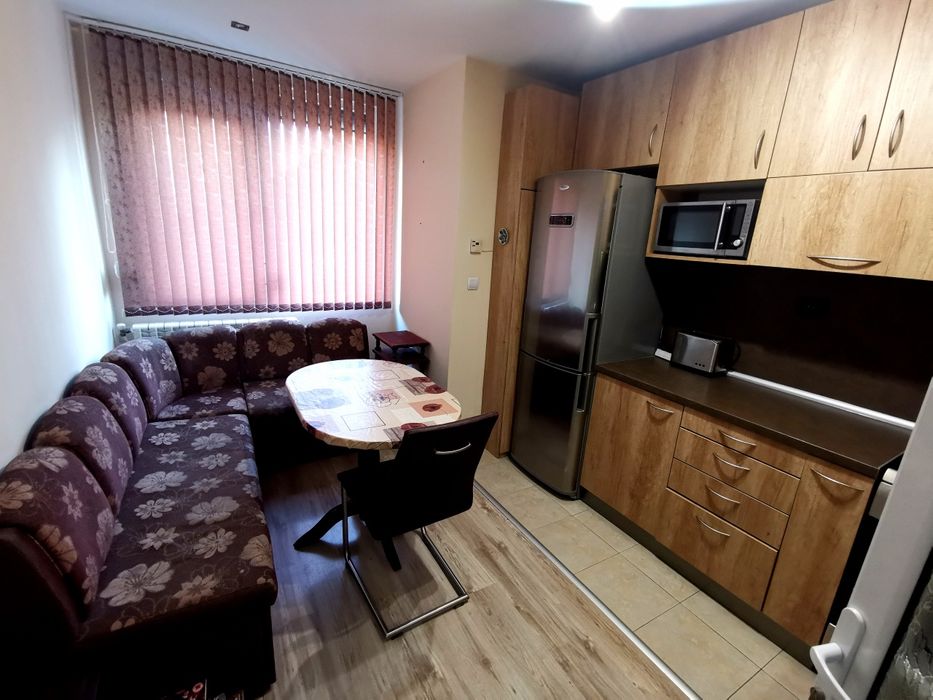 Дава се под наем Тристаен апартамент в Плевен, 9-ти квартал - 65 кв.м за 357 € - Снимка #2