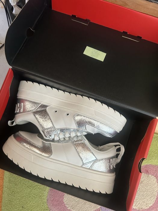 Нови маратонки Hugo