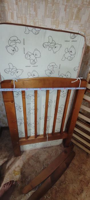 Отдам деревянный манеж