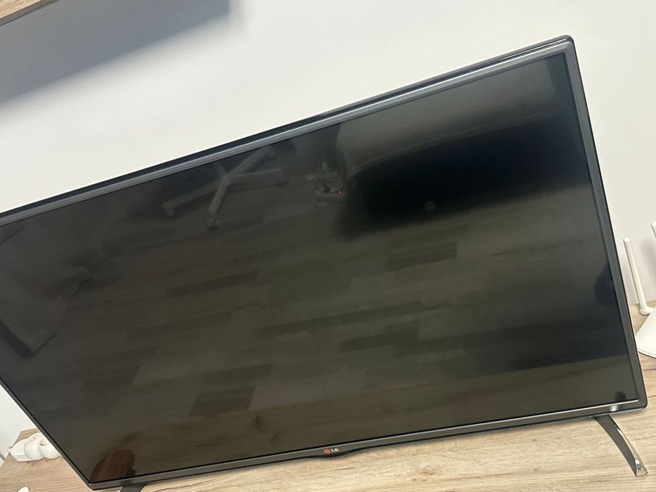 Vand TV Panasonic 120 Smart UltraHd