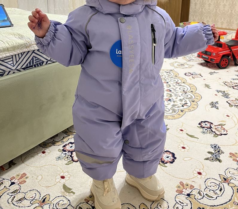 Продам детский комбинезон и сапоги