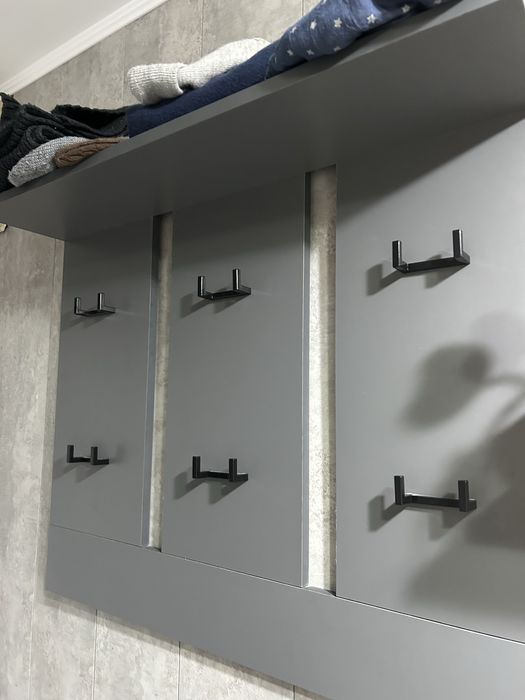 Продам вешалку и полку