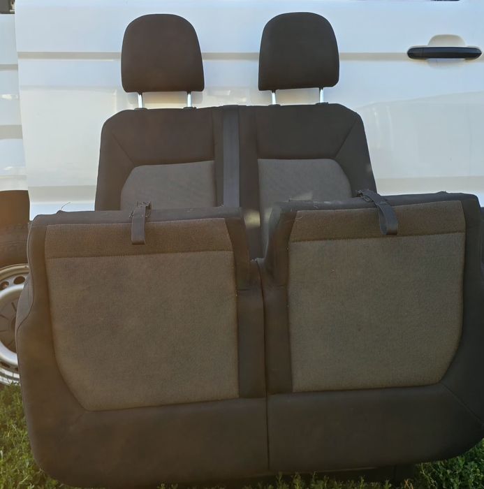 Vand bancheta auto cu doua locuri de depozitare