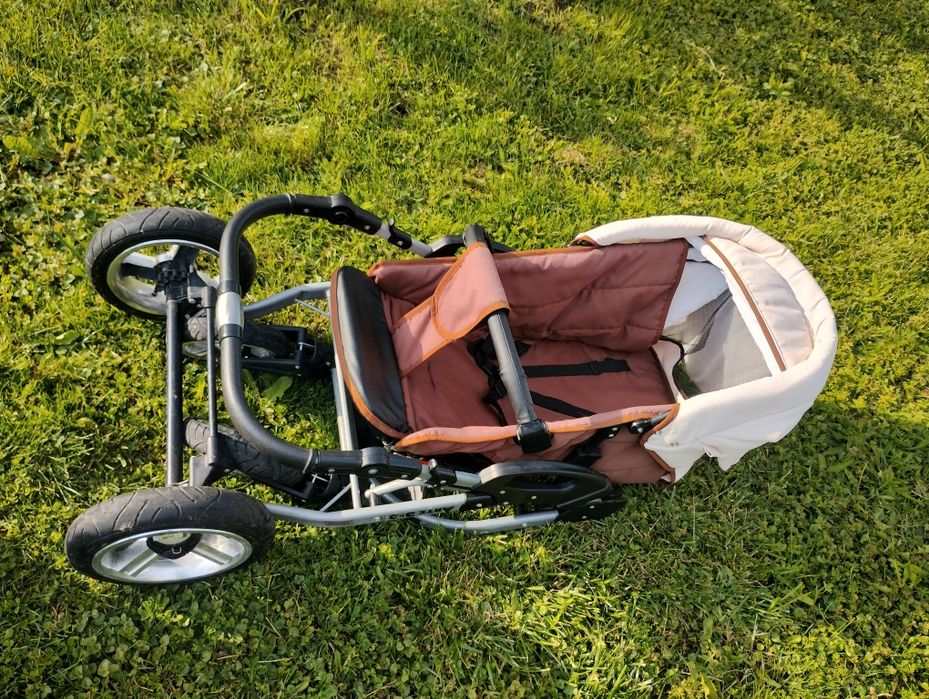 Cărucior bebe in stare buna