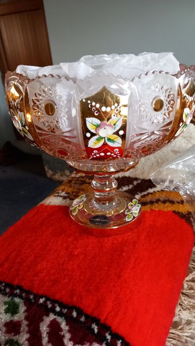 Срочно продам багемский вази с 12 бокалом договоримся