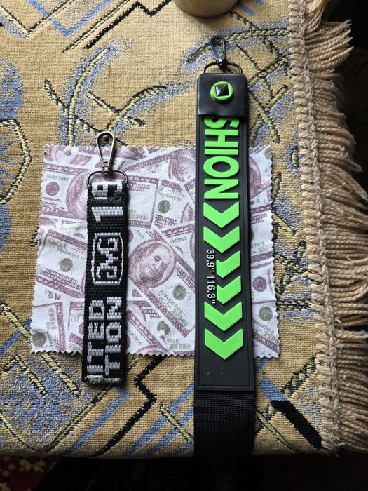 Продам брелки  разные