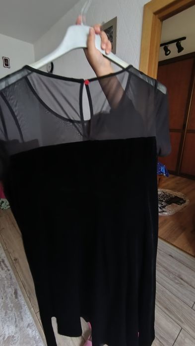 Rochie elegantă, care se așează foarte bine, o catifea delicată