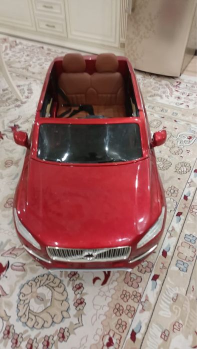 Машина с пультом управлением.