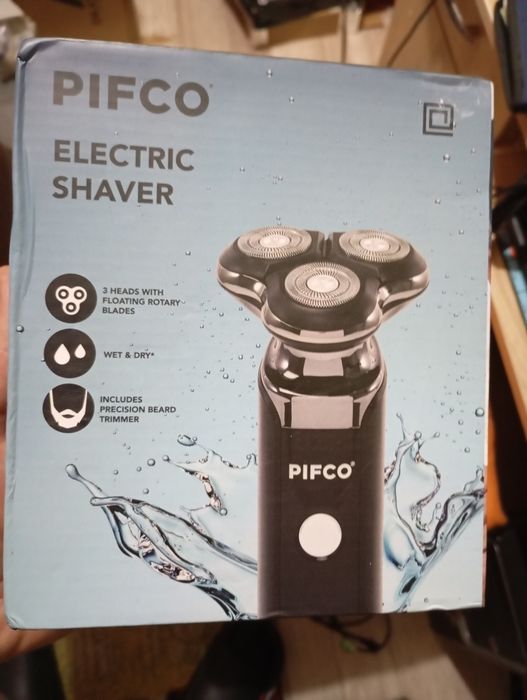 Aparat de ras in cutie