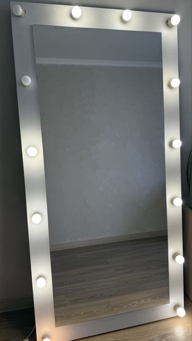 Зеркало с подсветкой