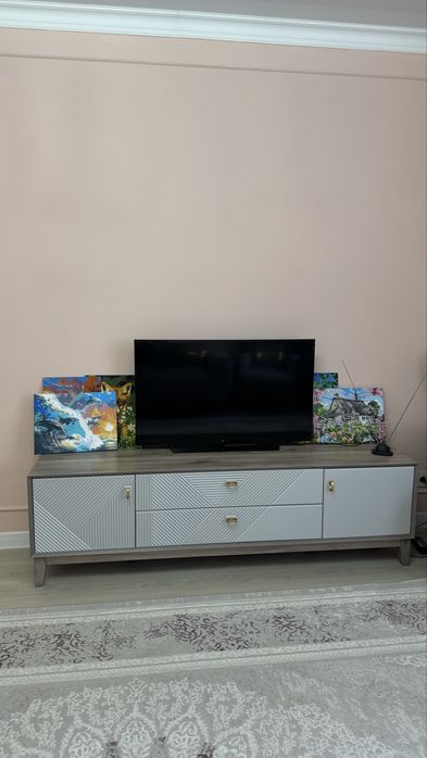 Продам тумбу под телевизор