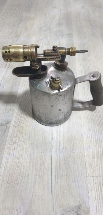 Vând lampa cu gaz