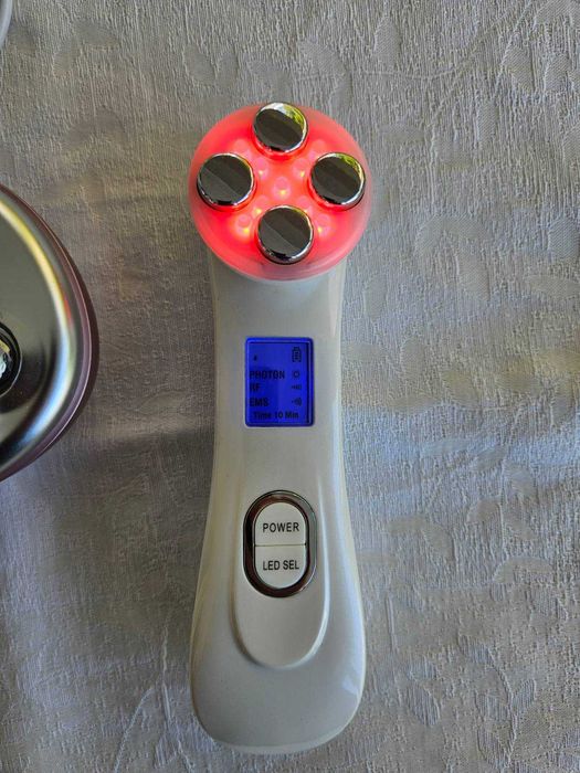 Уред радиочестотен лифтинг с лед светлина.