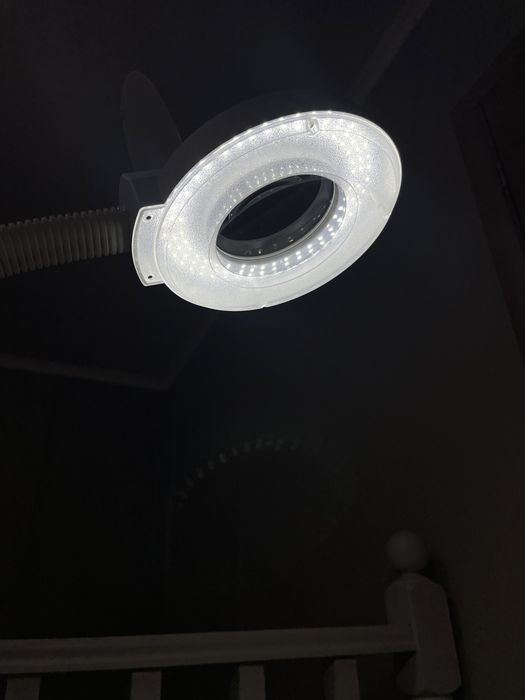 Лампа-лупа косметологическая