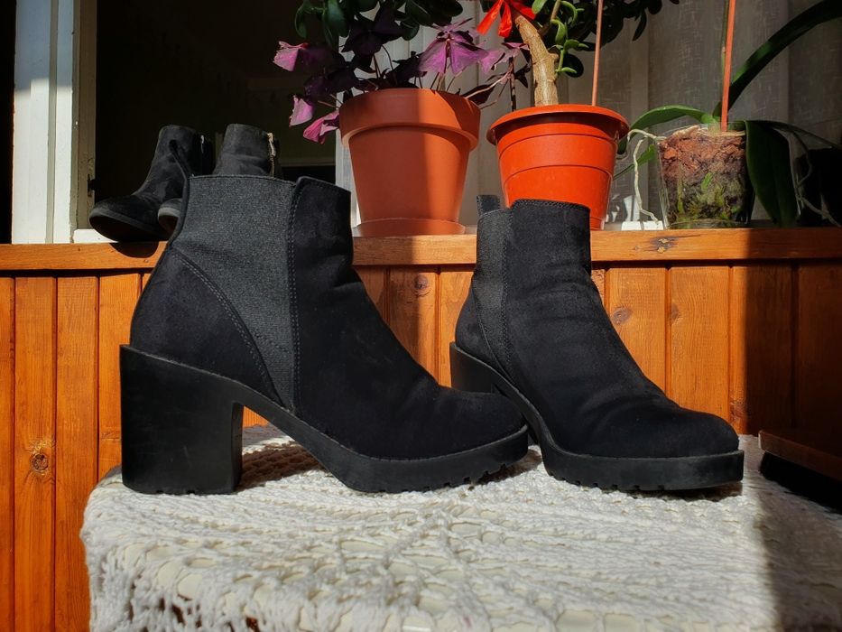 Велурени дамски ботуши